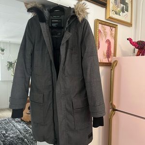 Aritzia Bancroft Parka (Warmest) - Size Medium & Colour Grey